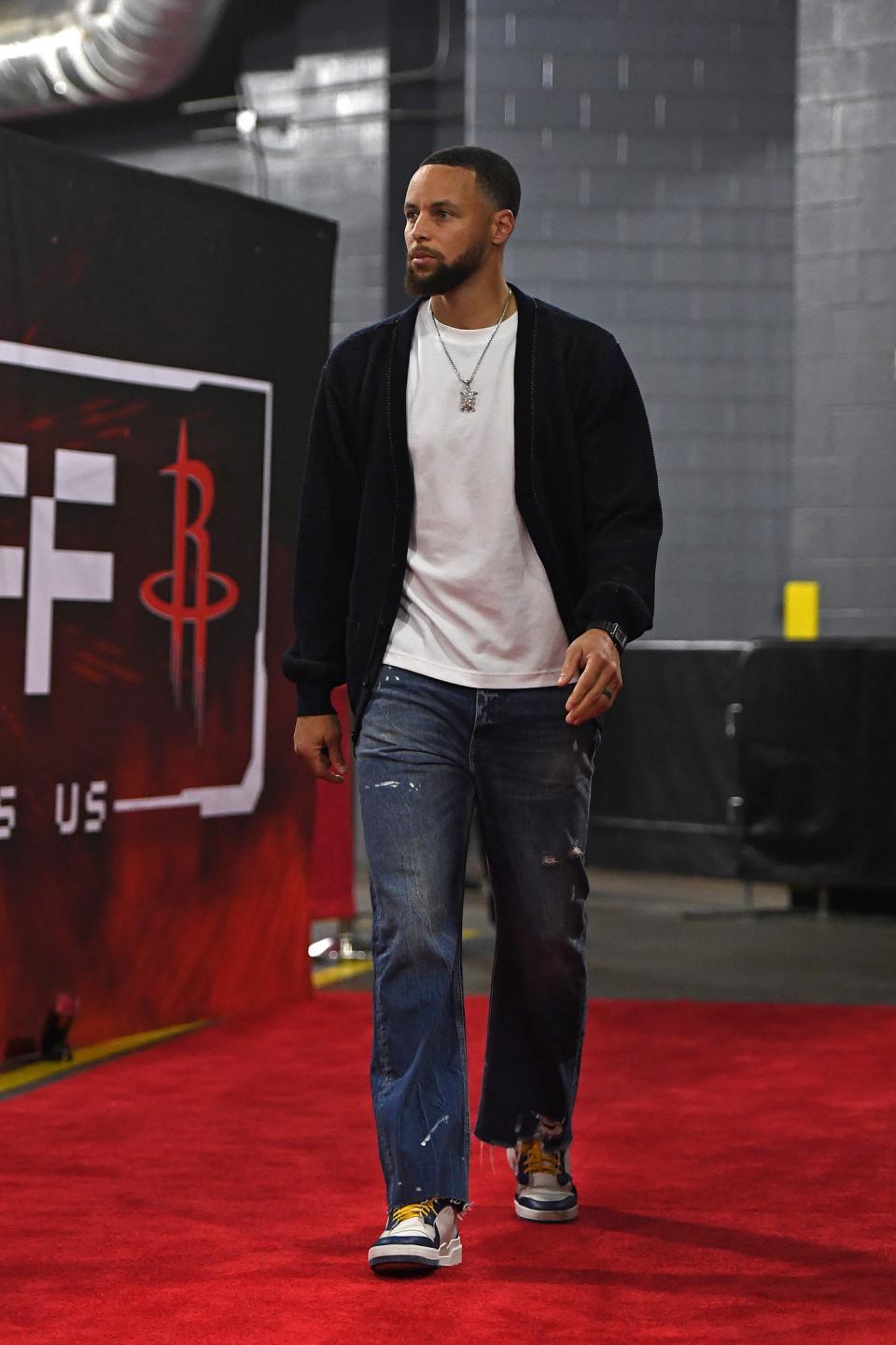 开云中国官网关于休斯敦火箭训练开放日;国际比赛日远射贴柱引欢呼;NBA季后赛在即;阵容厚度经受考验的信息